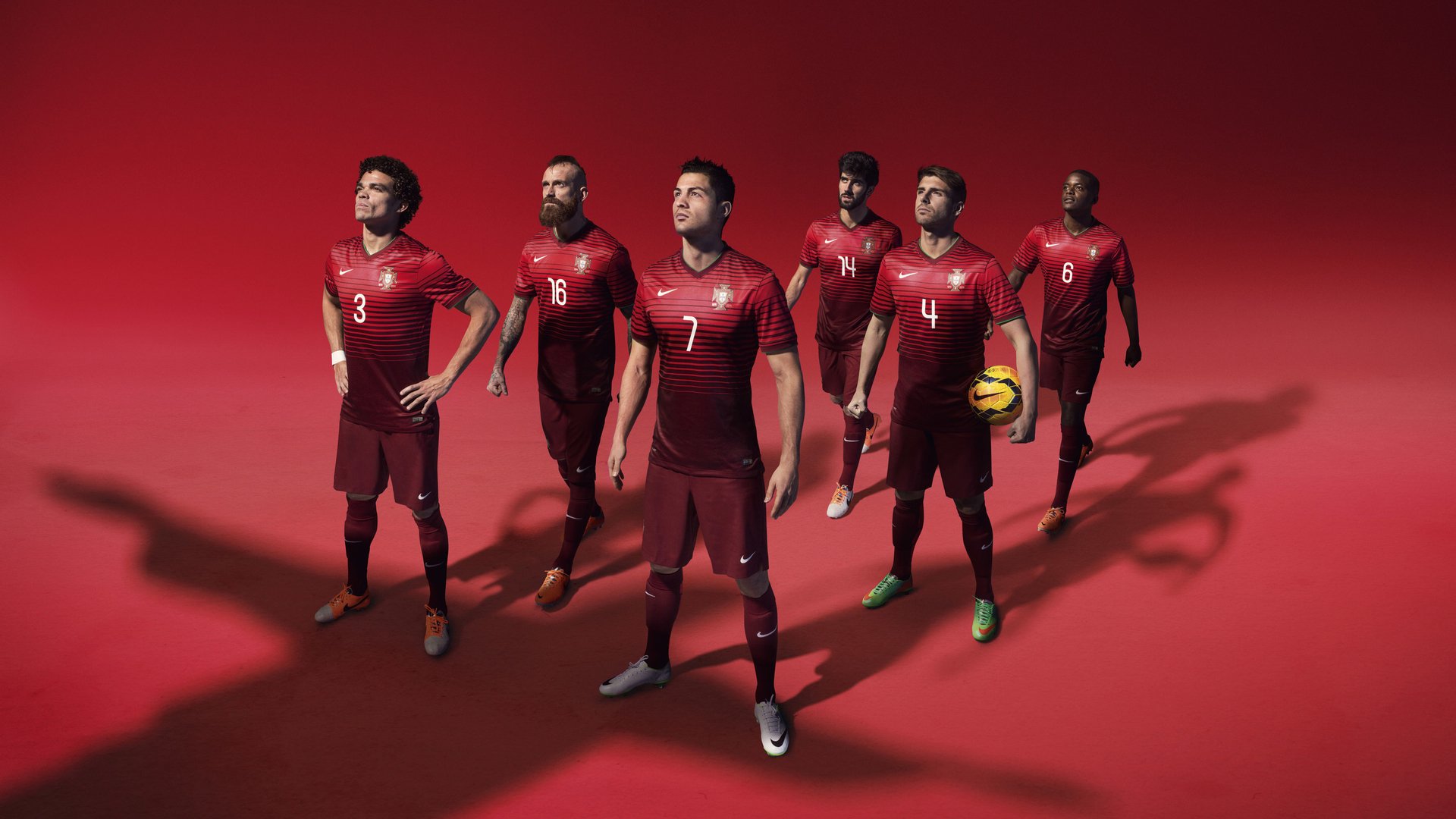 九游官网-季后赛悬念升温，几支球队实力不相上下，季后赛球员